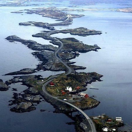 Leite Gard Near Atlantic Road In Hustadvika Lyngstad Kültér fotó